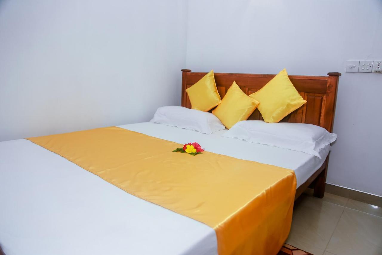 Ranjith Guest Hotell Mirissa Exteriör bild