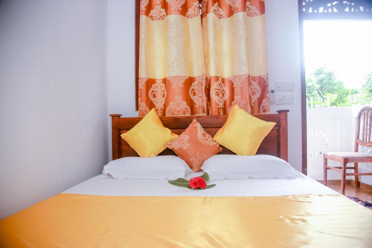 Ranjith Guest Hotell Mirissa Exteriör bild