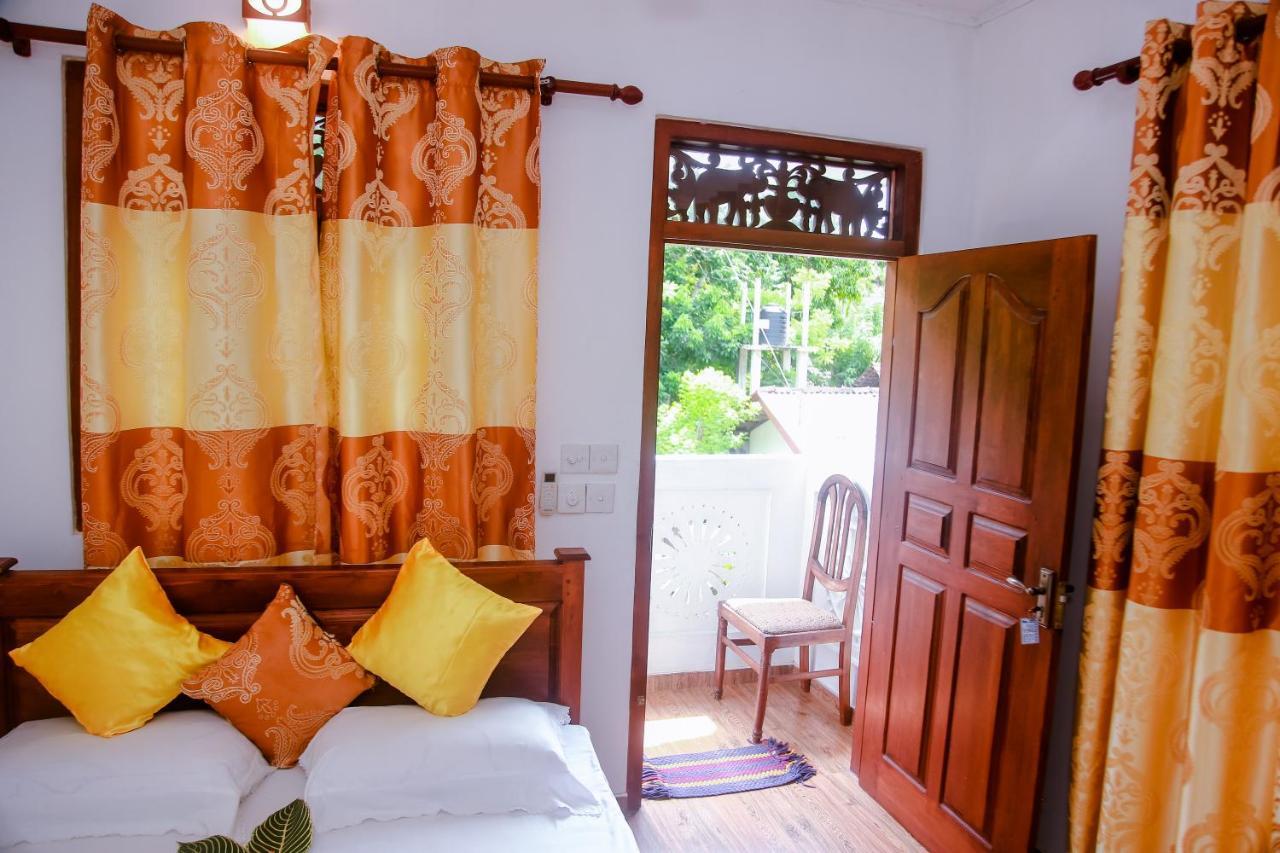 Ranjith Guest Hotell Mirissa Exteriör bild