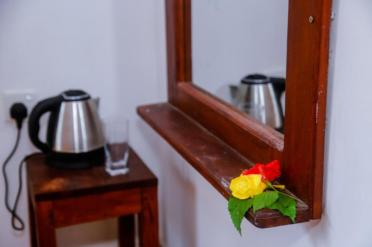 Ranjith Guest Hotell Mirissa Exteriör bild