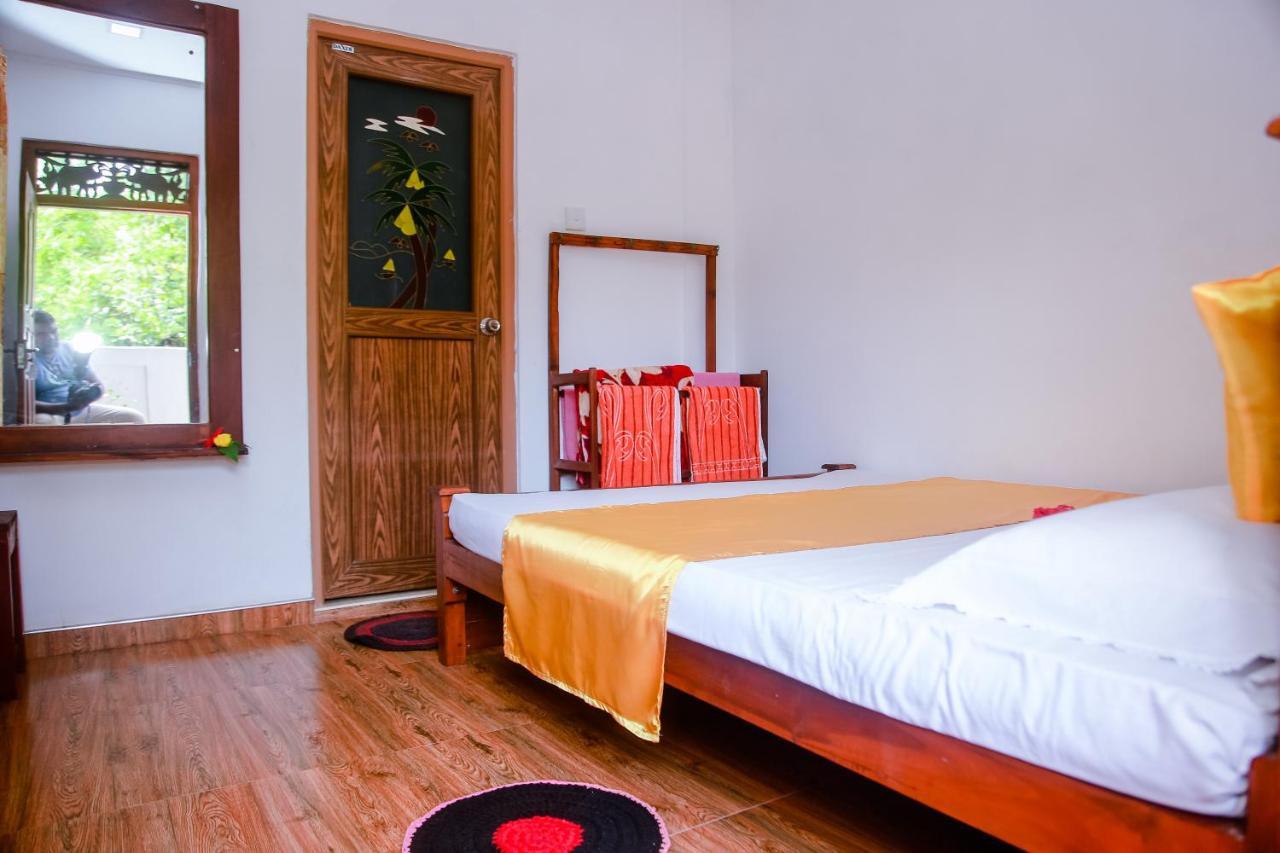 Ranjith Guest Hotell Mirissa Exteriör bild
